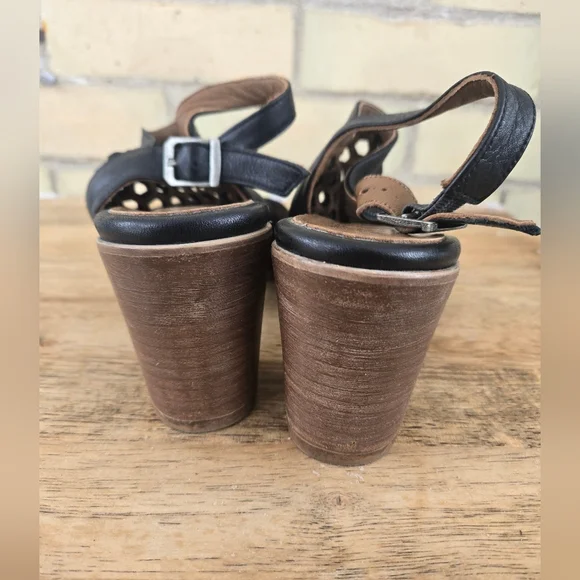 Bueno Peep Toe Heels - Picture 5 of 9